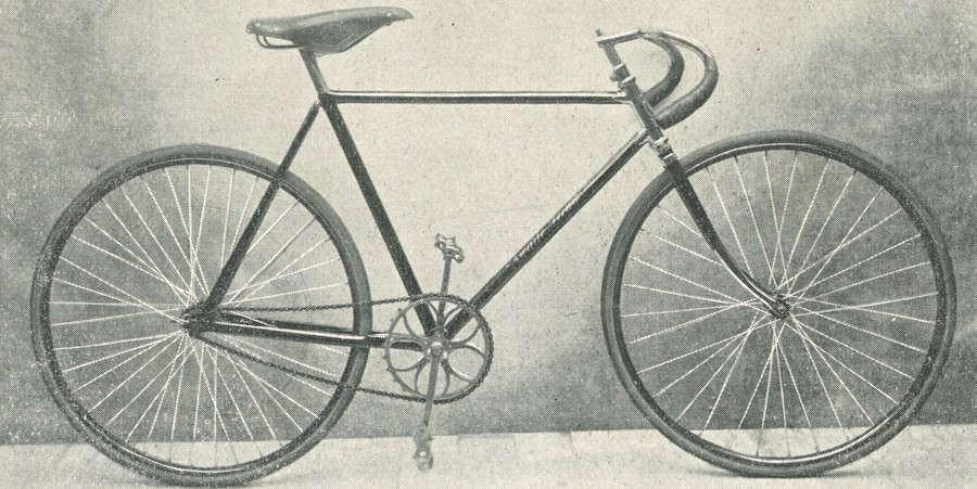 Koersfiets van het merk Zwarte Leeuw